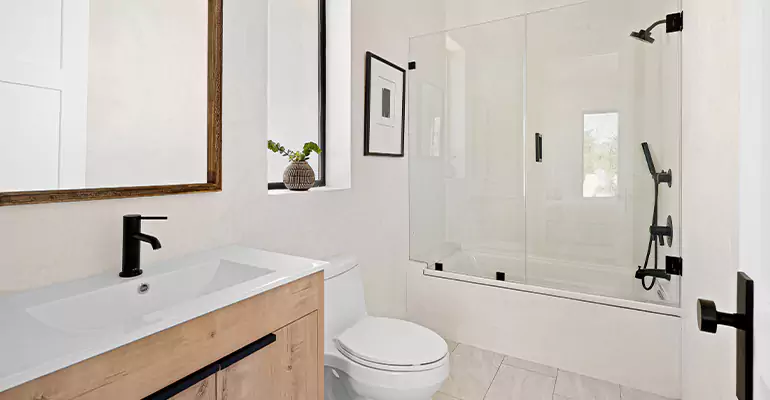 Tub Replacement With Shower in East Farmingdale